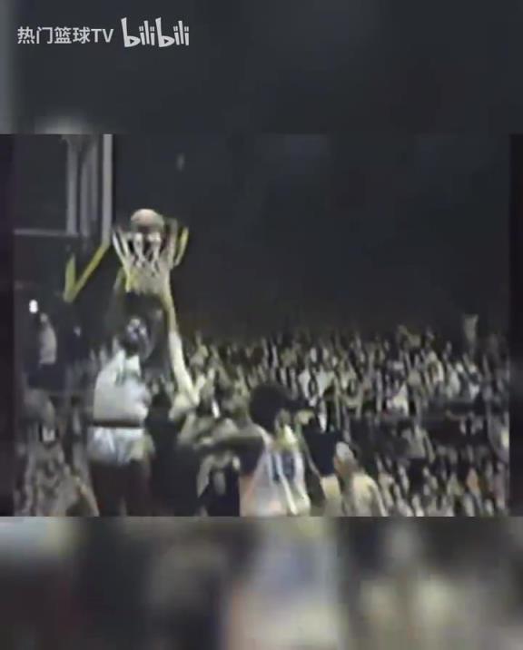 這是怪物嗎？張伯倫高中時期是怎么打球的？校園里的明星！