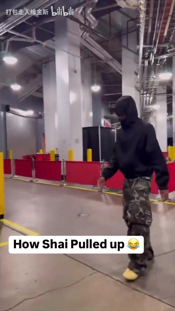 潮流也是NBA的頂端！SGA這出場(chǎng)造型真讓人捉摸不透?。? style=