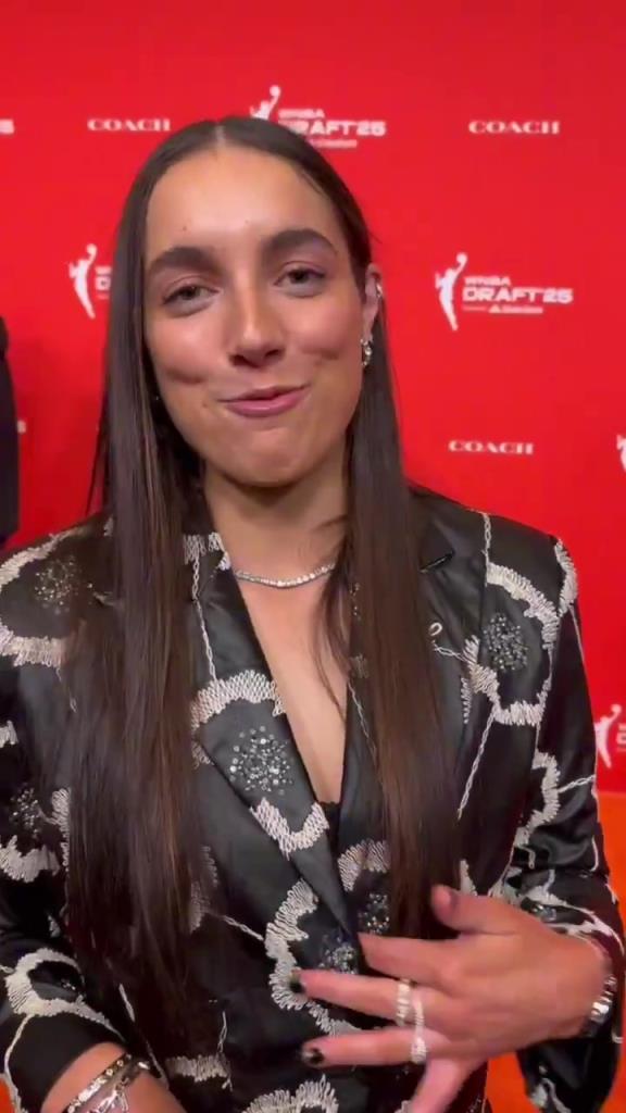 少爺真全能??！威少還幫WNBA新秀妹子們?cè)O(shè)計(jì)今晚的服裝