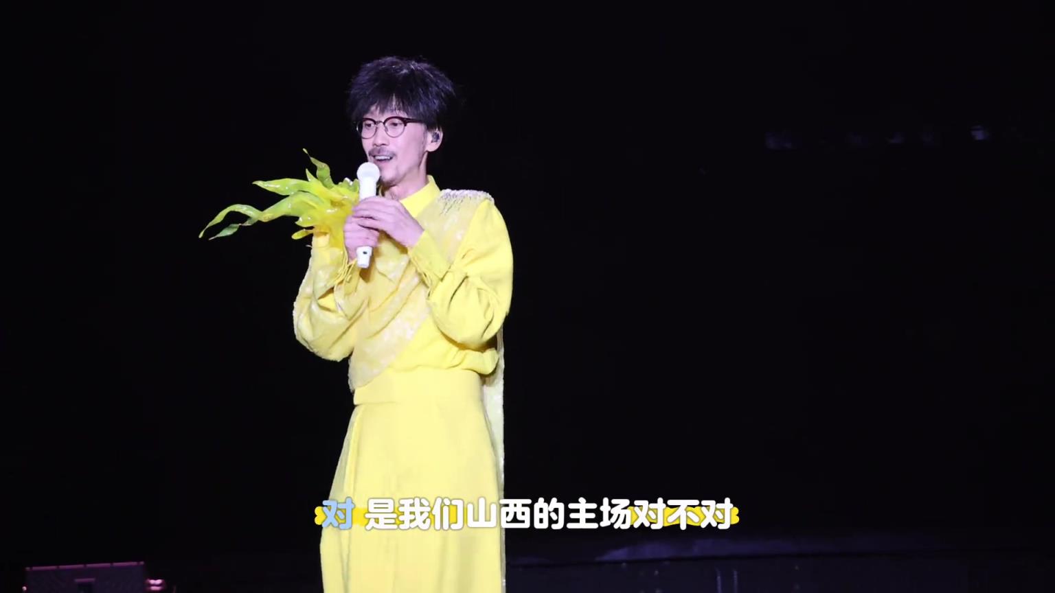 山西鬧他！周傳雄太原演唱會(huì)現(xiàn)場(chǎng)帶領(lǐng)歌迷為山西男籃加油助威