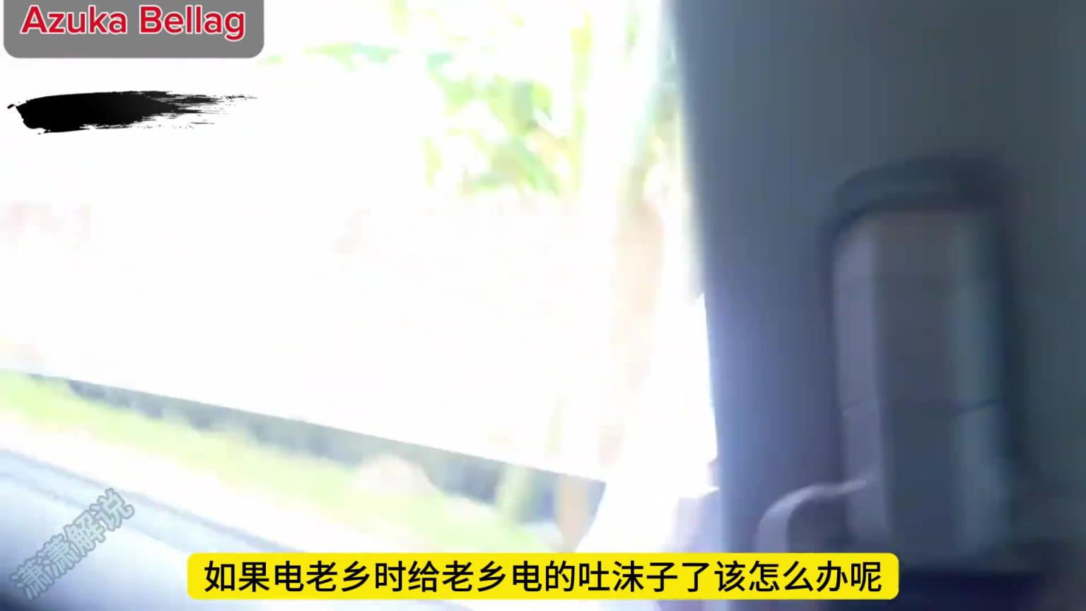 淳樸的阿森納老鄉(xiāng)盯著搶手機，沒料到被黑妹一個電擊棒